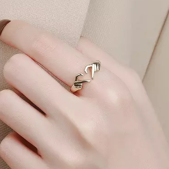 🔵𝟲𝟱%𝗢𝗙𝗙 𝗯𝘂𝗻𝗱𝗹𝗲𝘀 𝟯+🔵 NEW Finger Heart Adjustable Ring - Picture 3 of 9